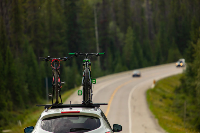 Cyklisti, zbystrite pozornosť! Poradíme vám, aký nosič bicyklov kúpiť